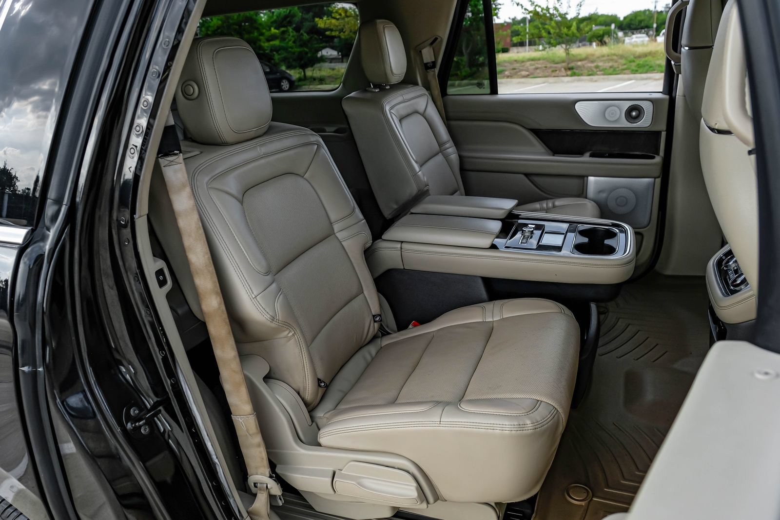 Used 2020 Lincoln Navigator L Reserve w/ Equipment Group 208A Reserve AWD/4WD image 42