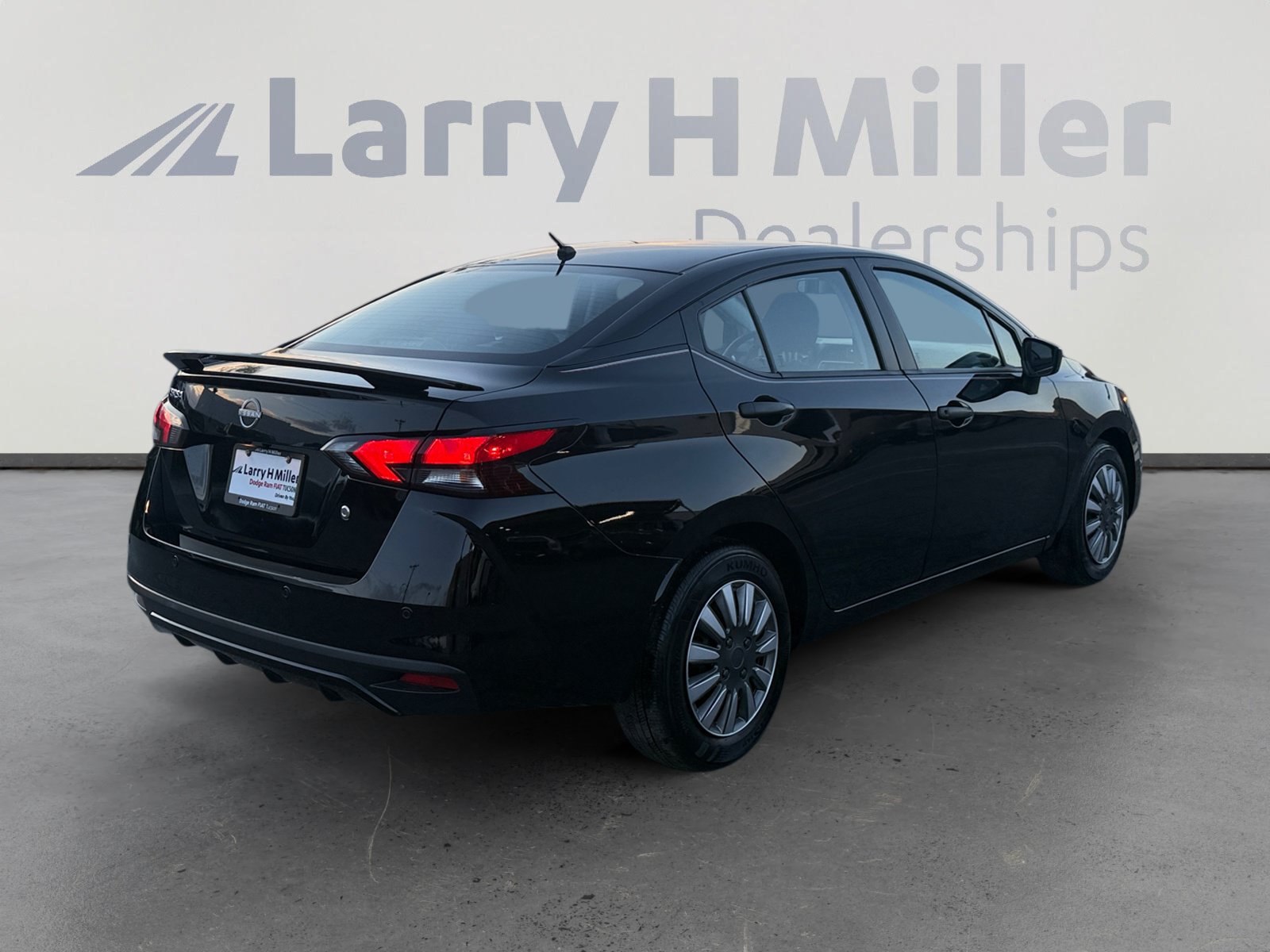 Used 2025 Nissan Versa S FWD image 5