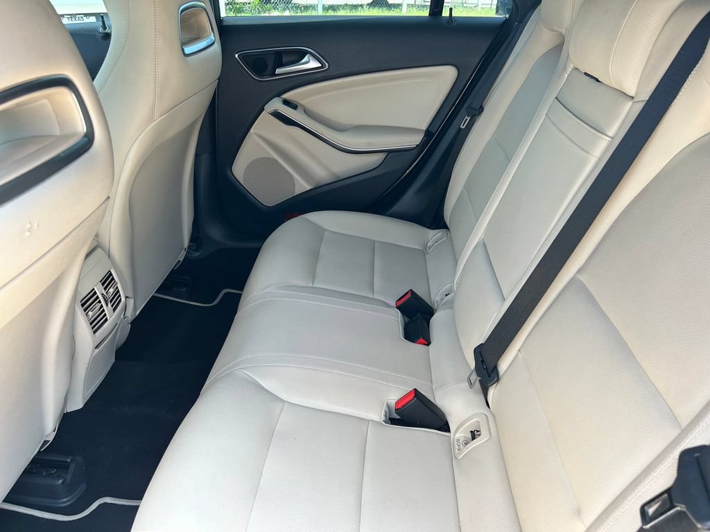 Used 2018 Mercedes-Benz CLA 250 4MATIC image 16
