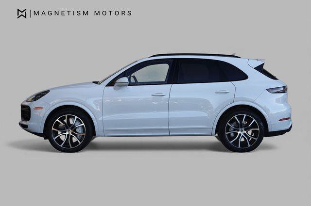 Used 2021 Porsche Cayenne Turbo w/ Premium Package Plus AWD/4WD image 2