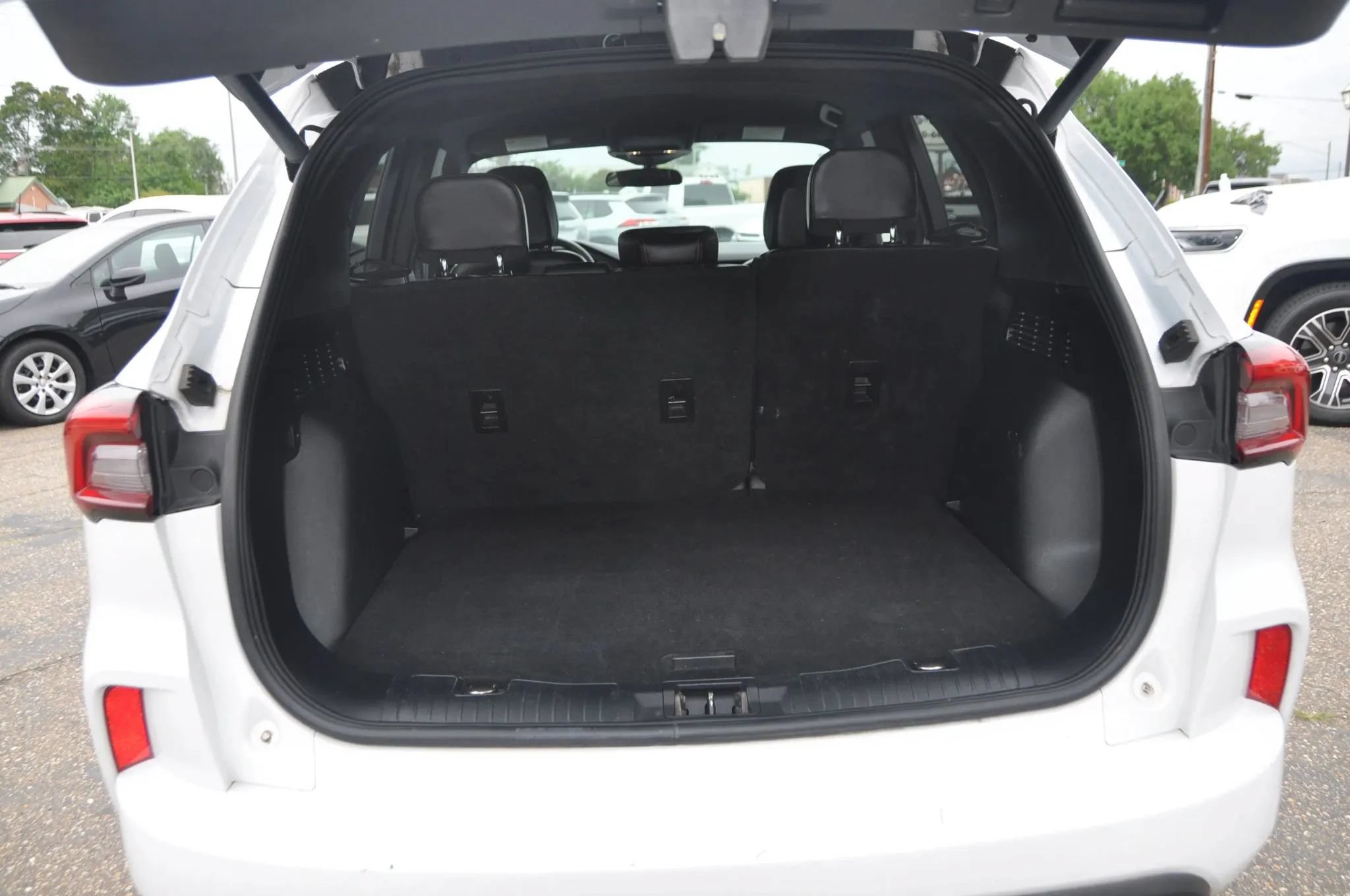 Used 2023 Ford Escape ST-Line FWD image 11