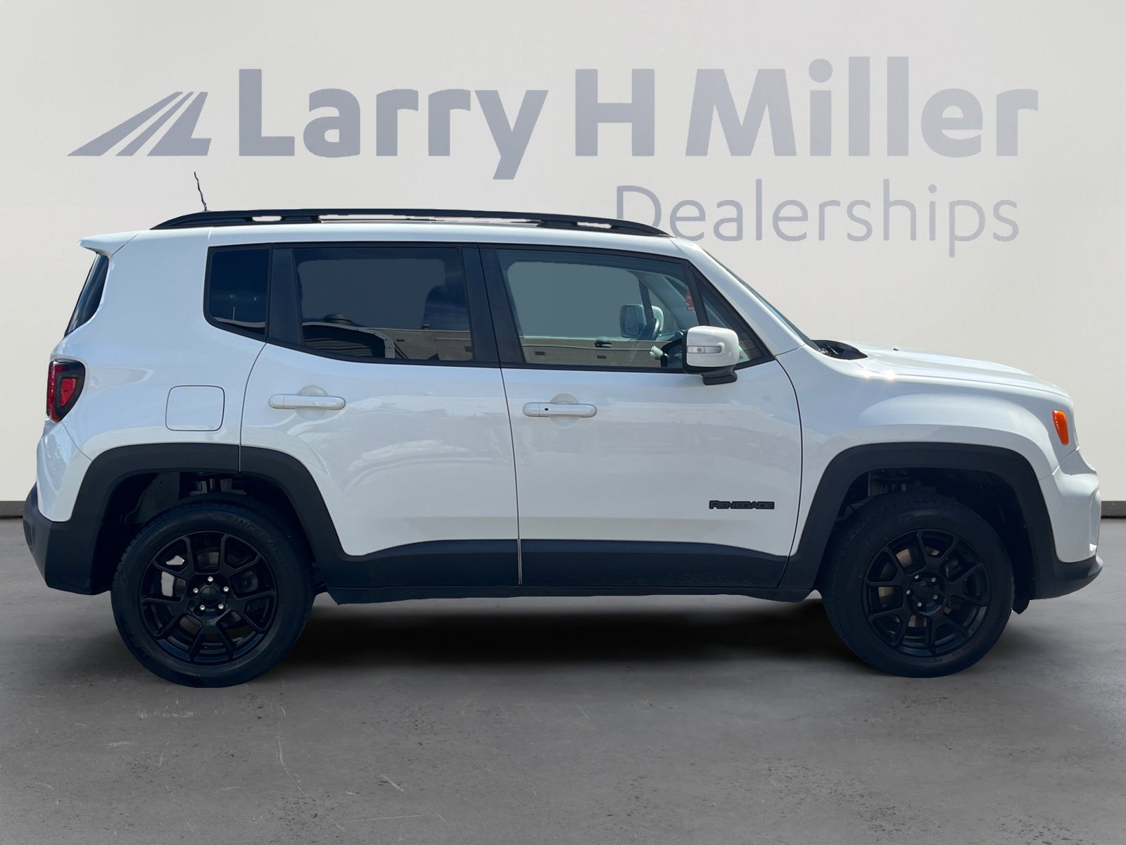 Used 2019 Jeep Renegade Altitude w/ UConnect 8.4 Nav Group AWD/4WD image 6