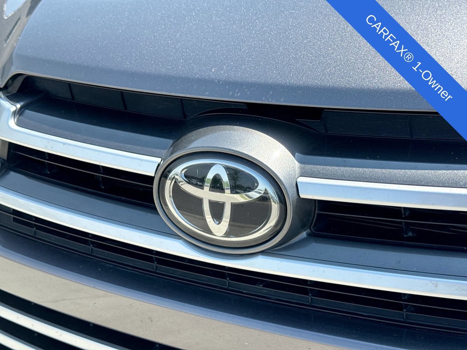 Used 2019 Toyota Highlander XLE w/ Carpet Mat Package (TMS) AWD/4WD image 14