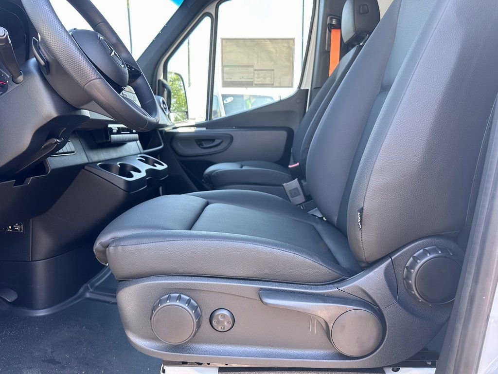 New 2025 Mercedes-Benz Sprinter 4500 image 17