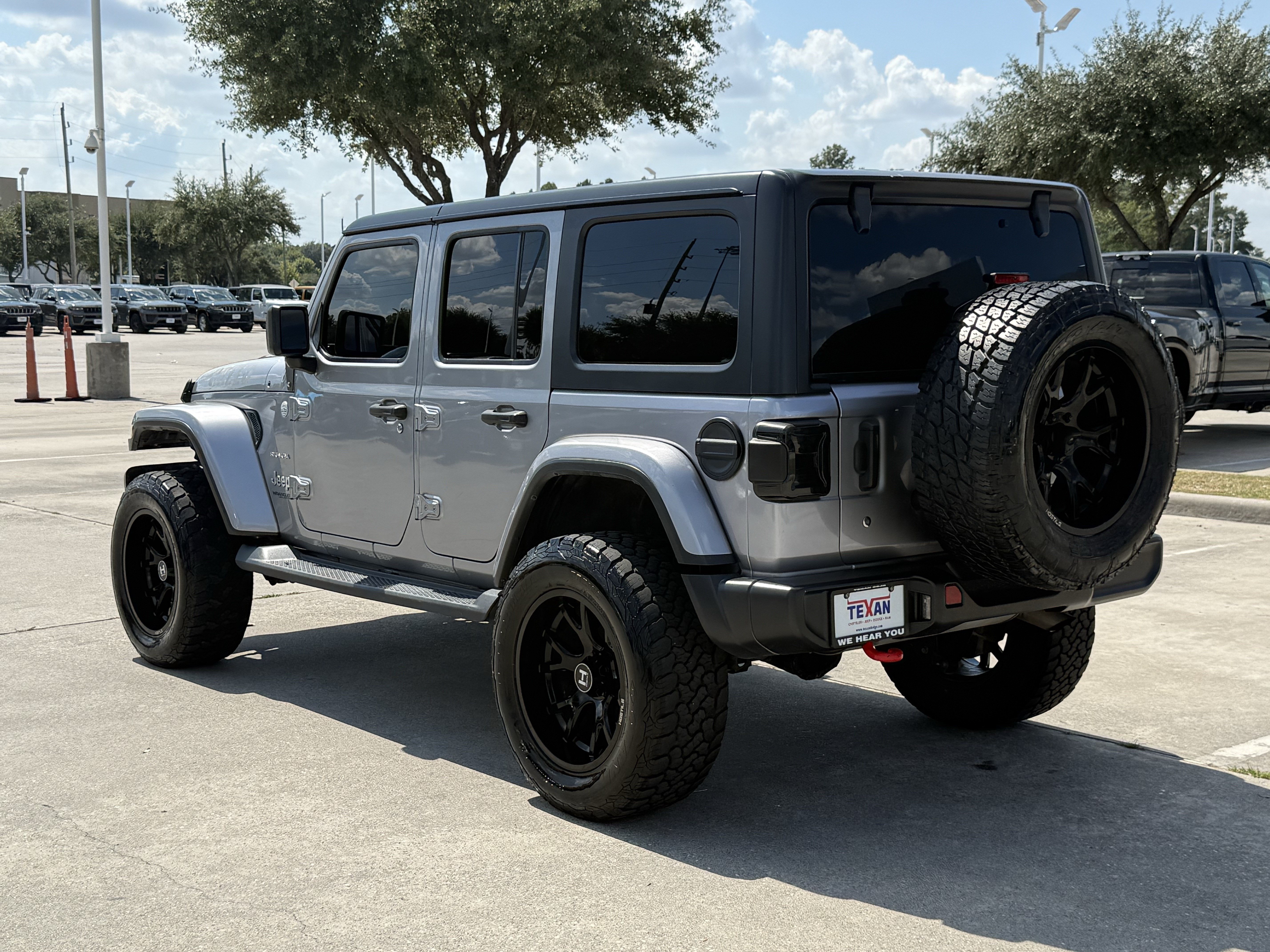 Used 2020 Jeep Wrangler Unlimited Sahara AWD/4WD image 7