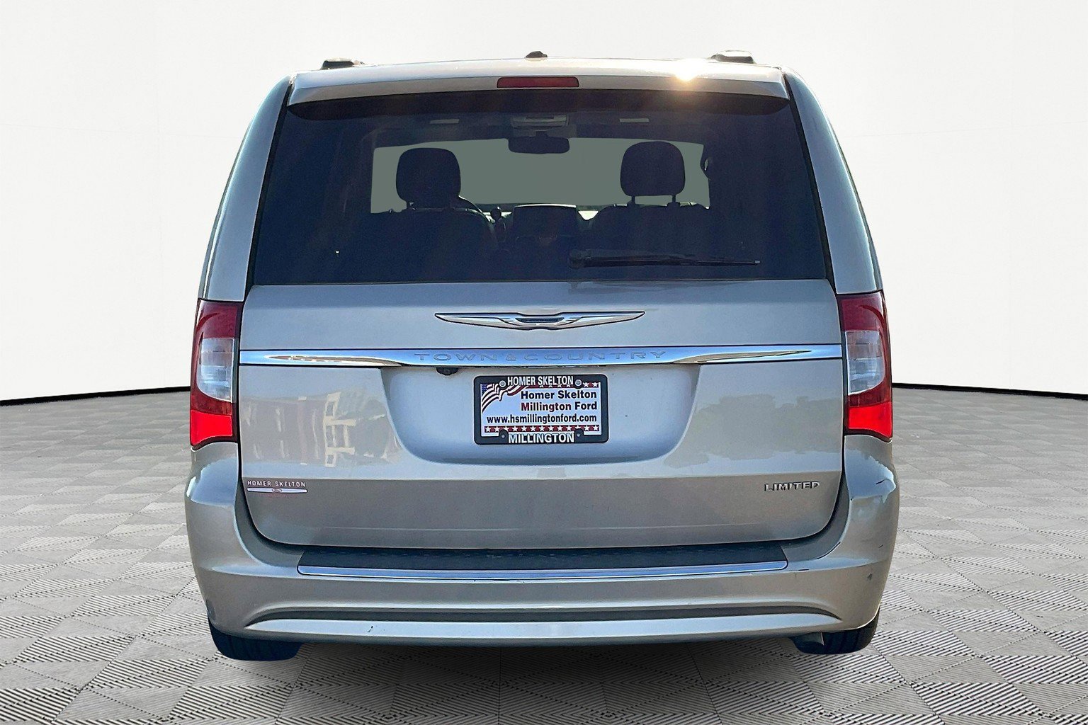 Used 2012 Chrysler Town & Country Touring w/ Entertainment Group #1 image 4