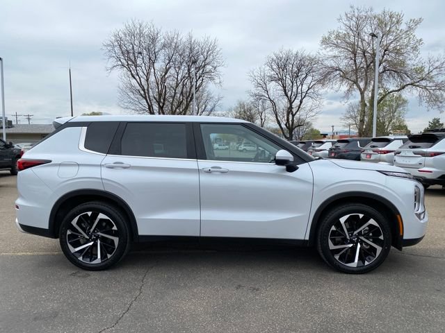 Used 2023 Mitsubishi Outlander SE image 6