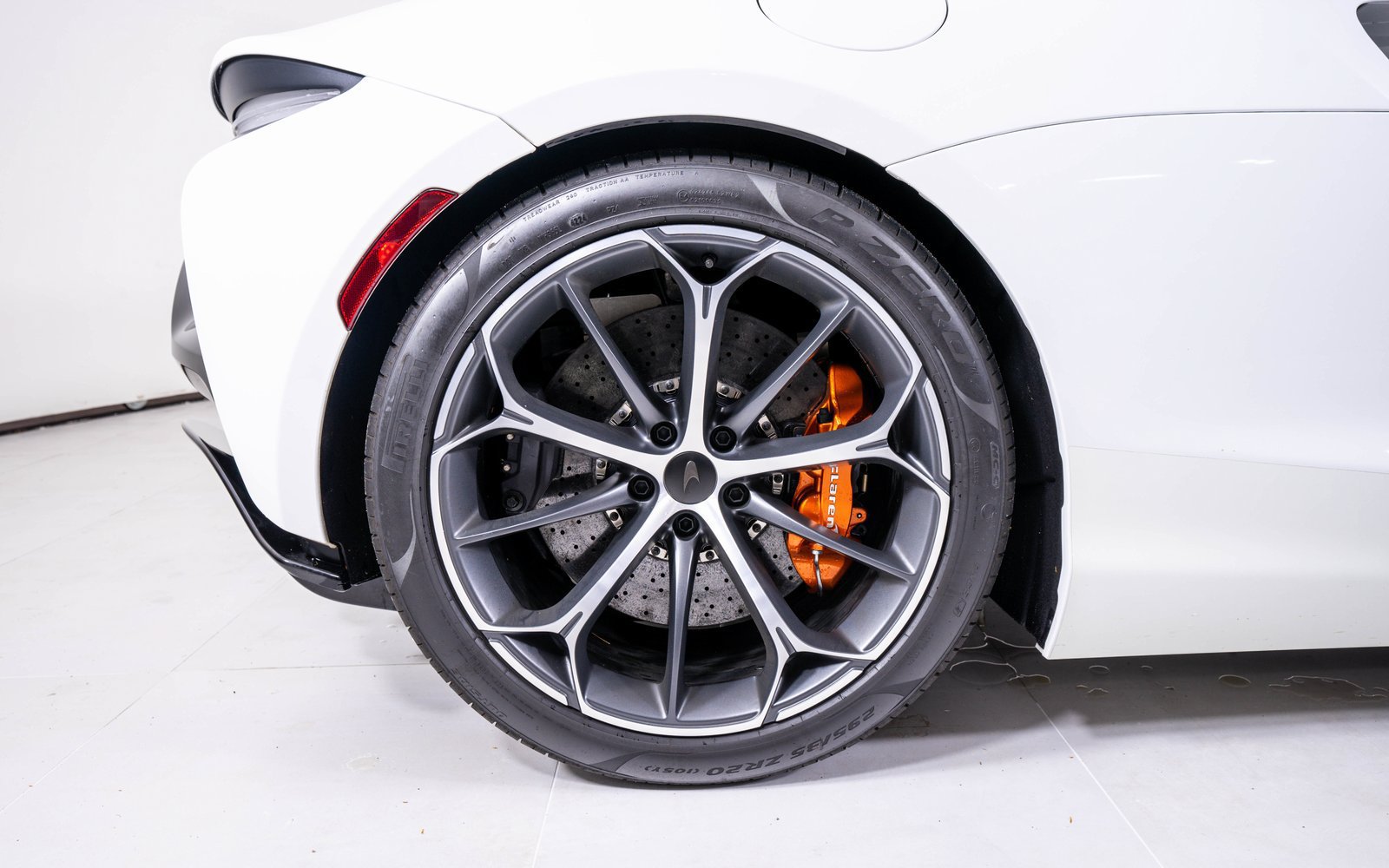 Used 2025 McLaren Artura Spider RWD image 16