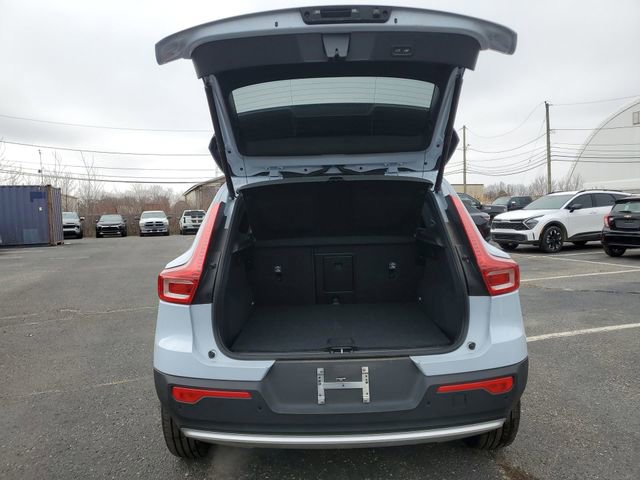 Used 2025 Volvo XC40 B5 Core image 25