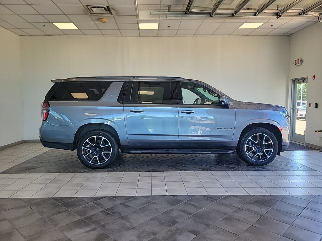 Used 2021 Chevrolet Suburban RST w/ Luxury Package AWD/4WD image 5