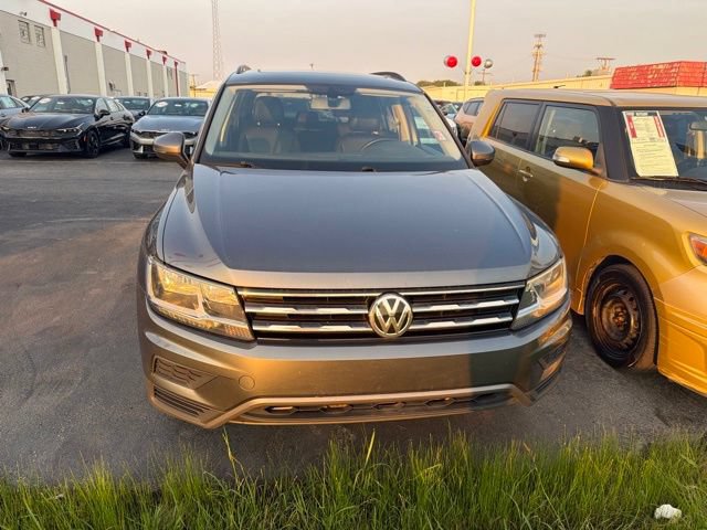 Used 2020 Volkswagen Tiguan SE w/ Panoramic Sunroof Package AWD/4WD image 3