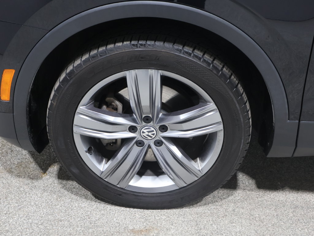 Used 2018 Volkswagen Tiguan SEL Premium AWD/4WD image 9