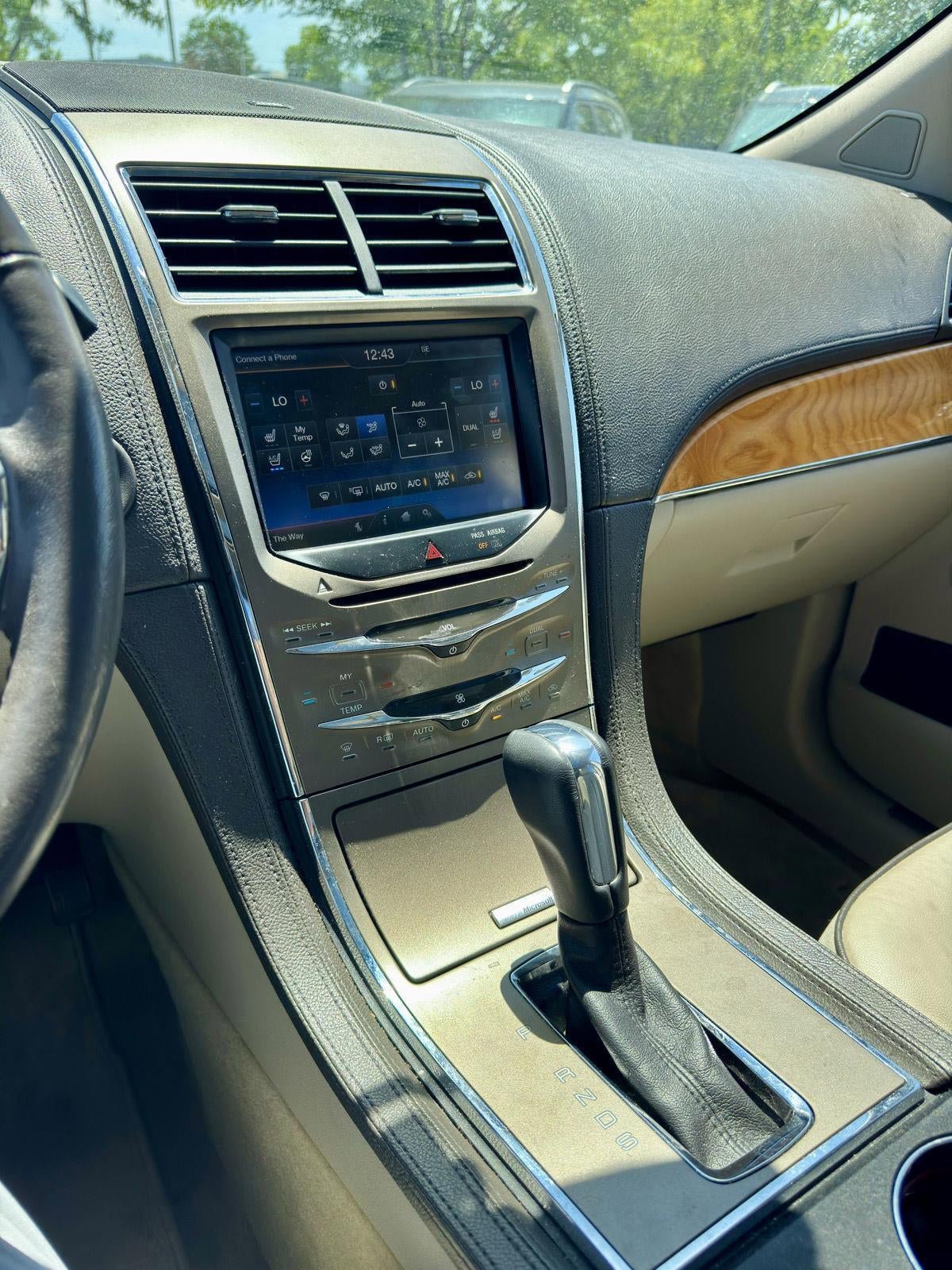 Used 2015 Lincoln MKX FWD w/ Equipment Group 101A image 19