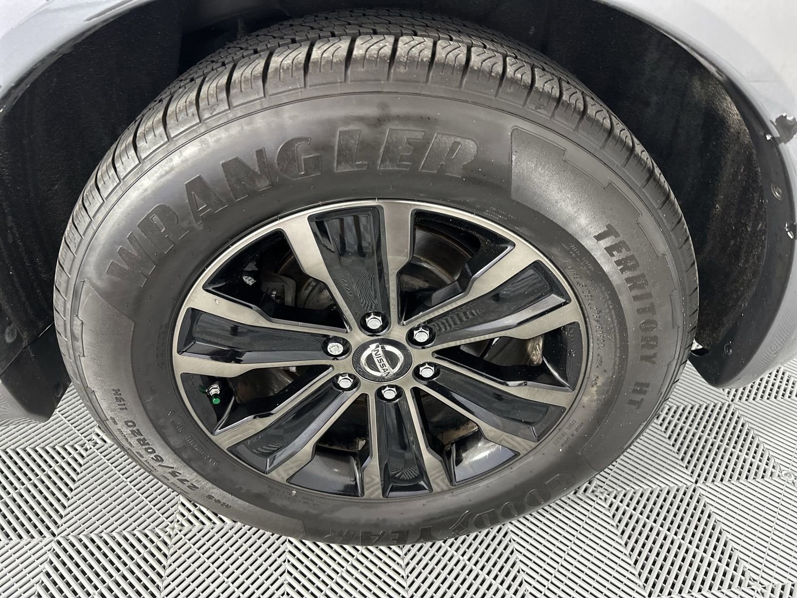 Used 2020 Nissan Armada Platinum w/ Captain's Chairs Package image 10