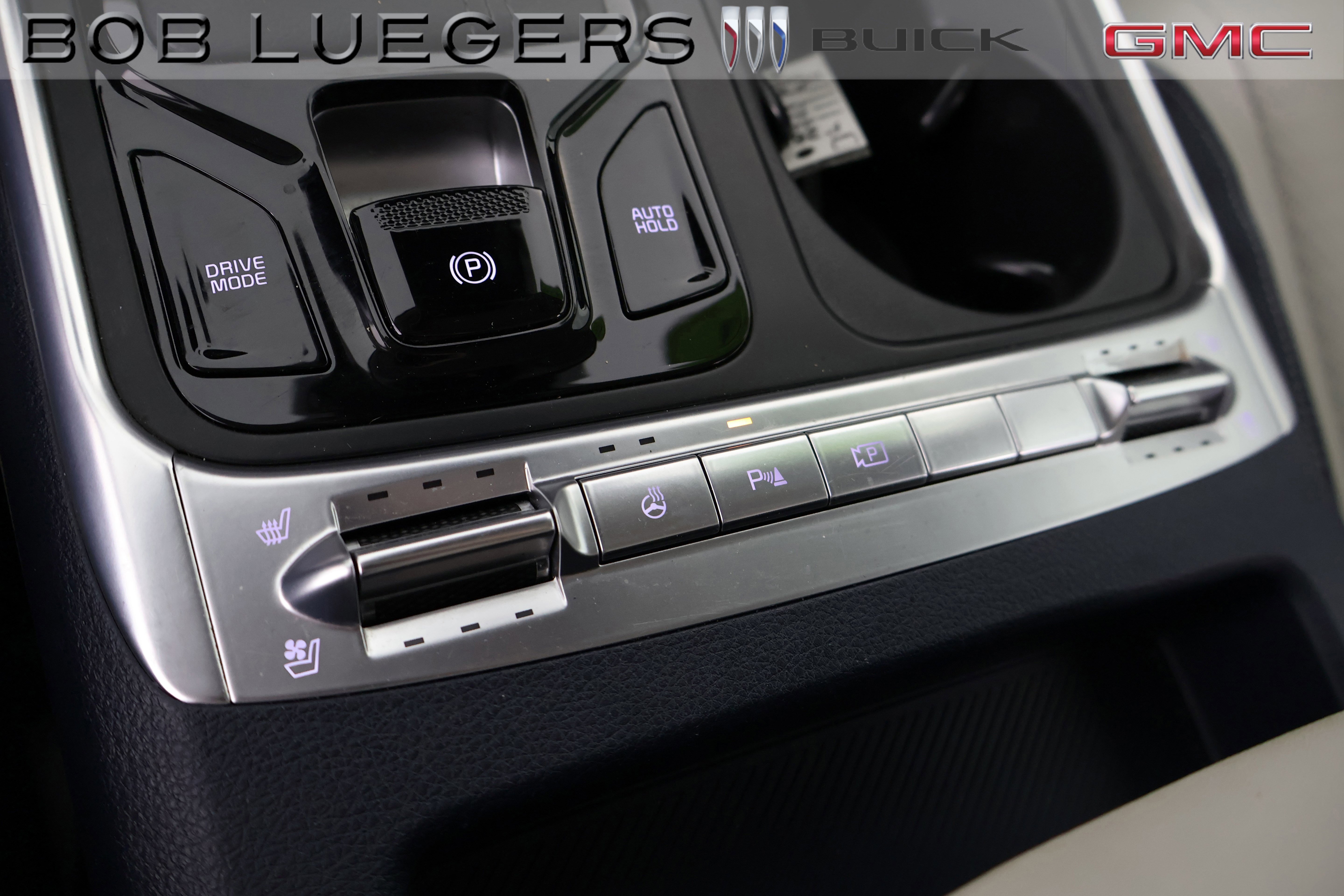 Used 2025 Kia Carnival SX Prestige image 32