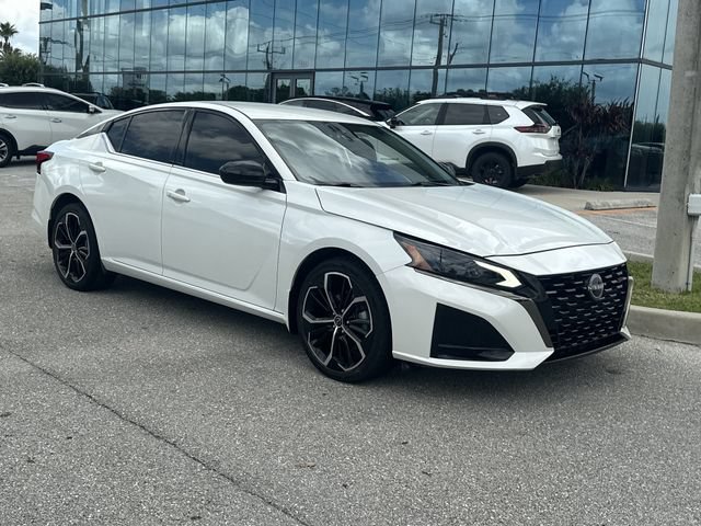 Used 2024 Nissan Altima 2.5 SR AWD/4WD image 5