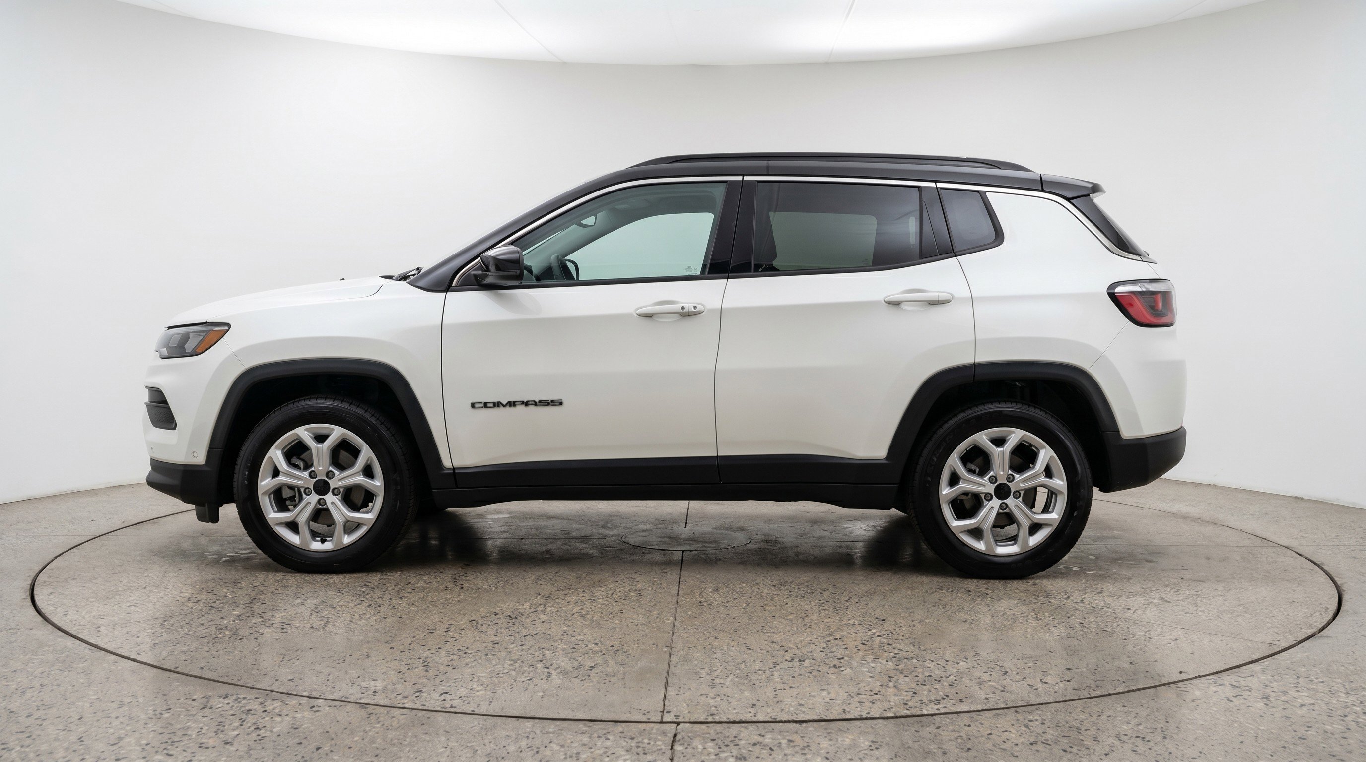 Used 2025 Jeep Compass Latitude AWD/4WD image 5