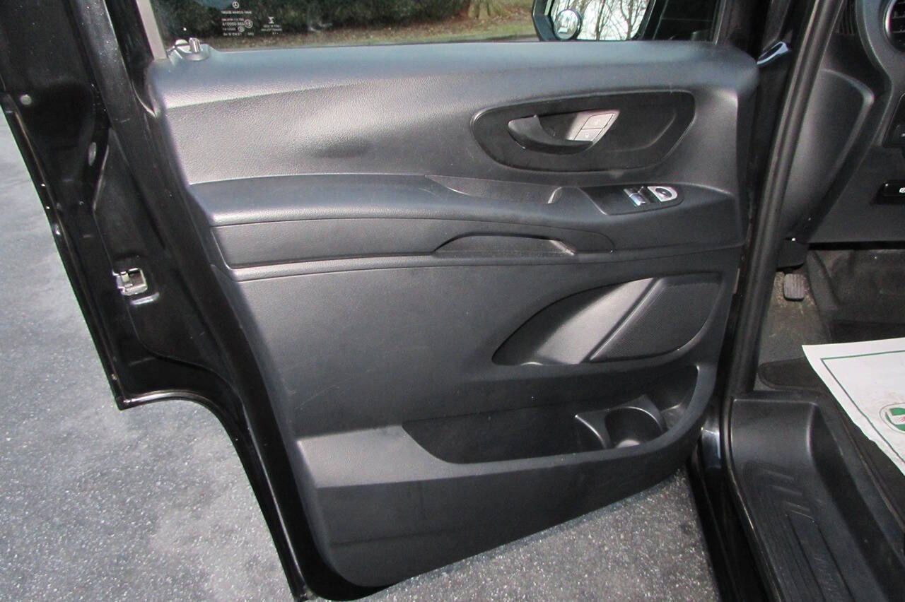 Used 2018 Mercedes-Benz Metris Passenger image 21