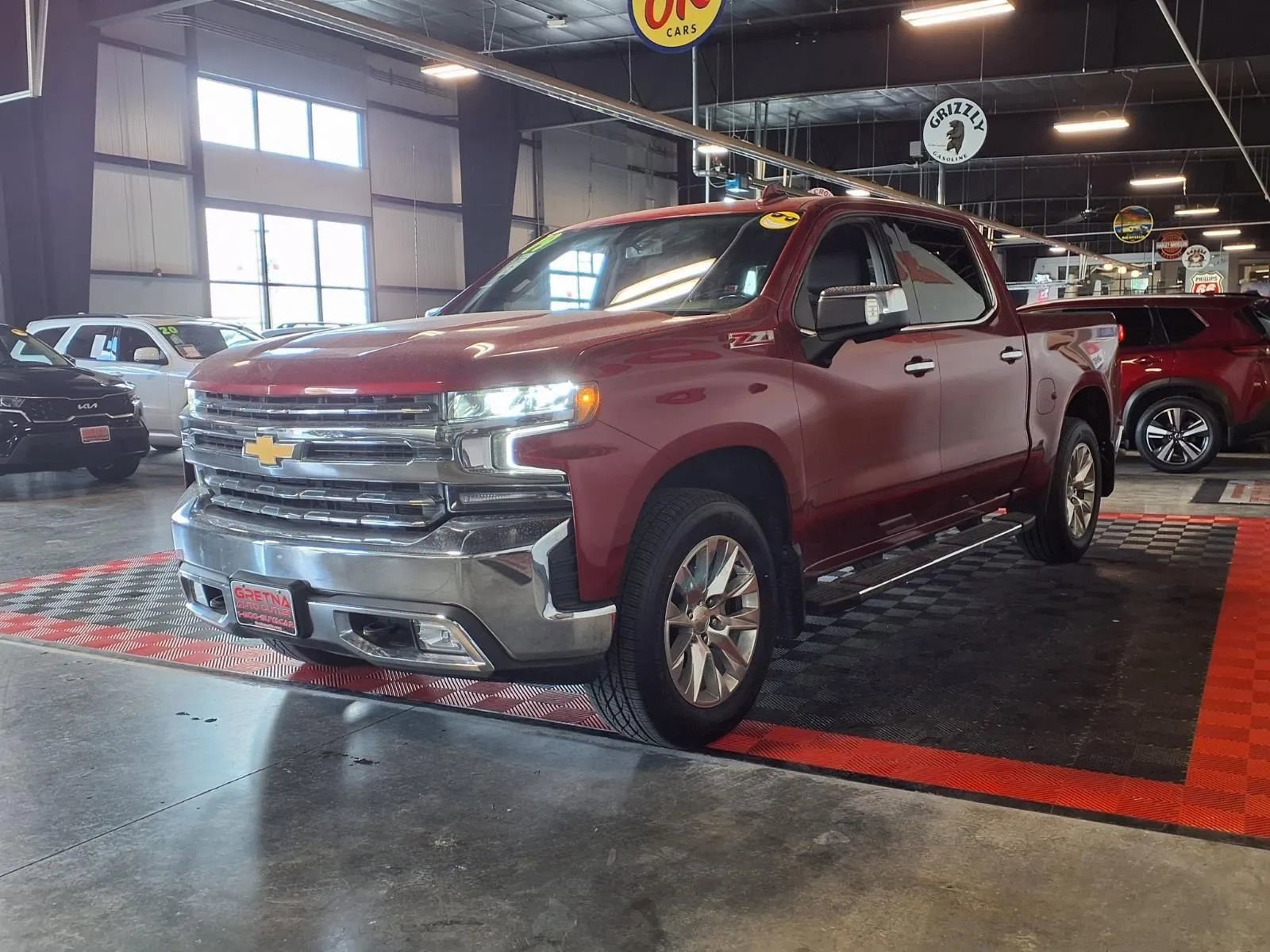 Used 2019 Chevrolet Silverado 1500 LTZ AWD/4WD image 3