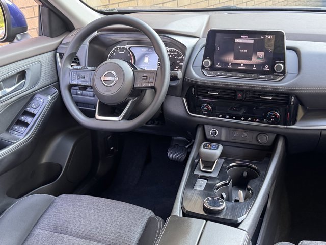 Used 2022 Nissan Rogue SV image 16