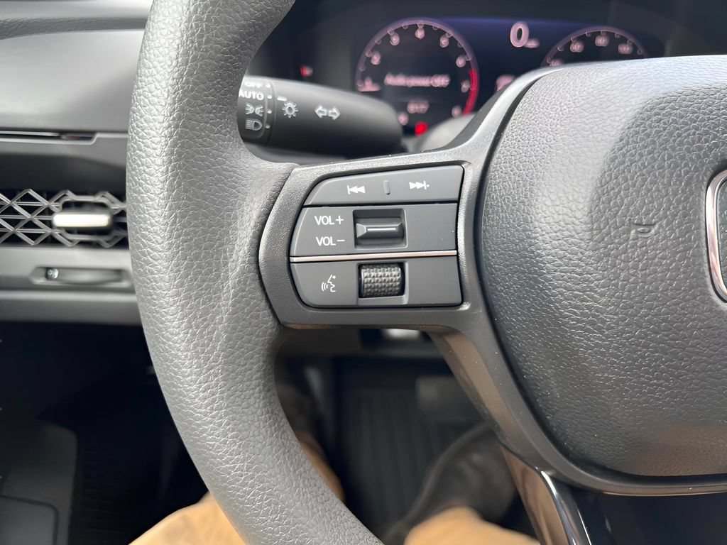 Used 2025 Honda Accord SE image 11