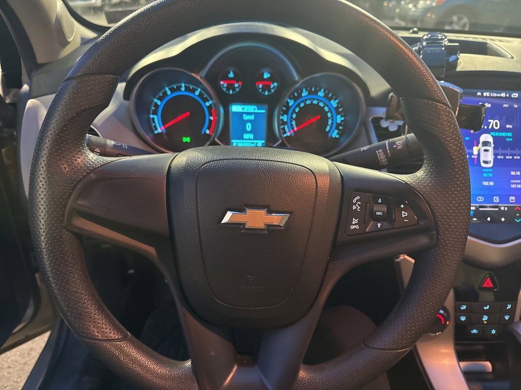 Used 2013 Chevrolet Cruze LS image 11