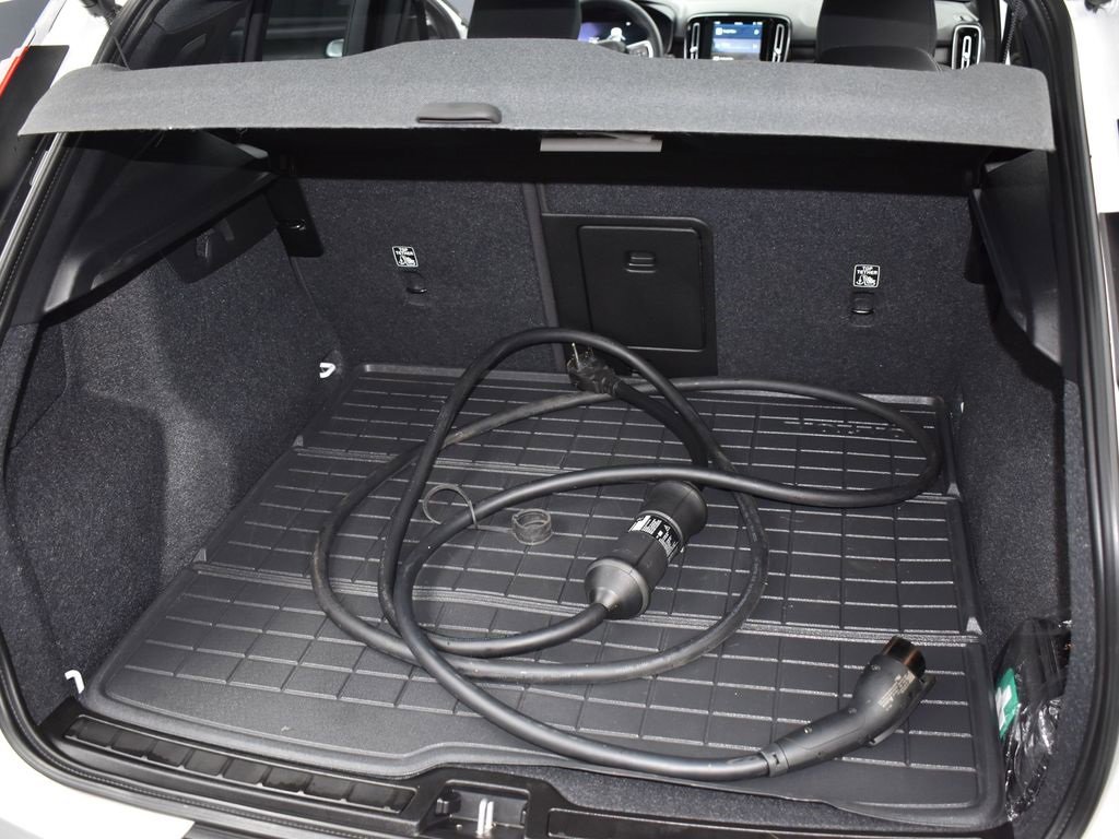 Used 2024 Volvo XC40 Recharge Plus w/ Protection Package Premier image 10