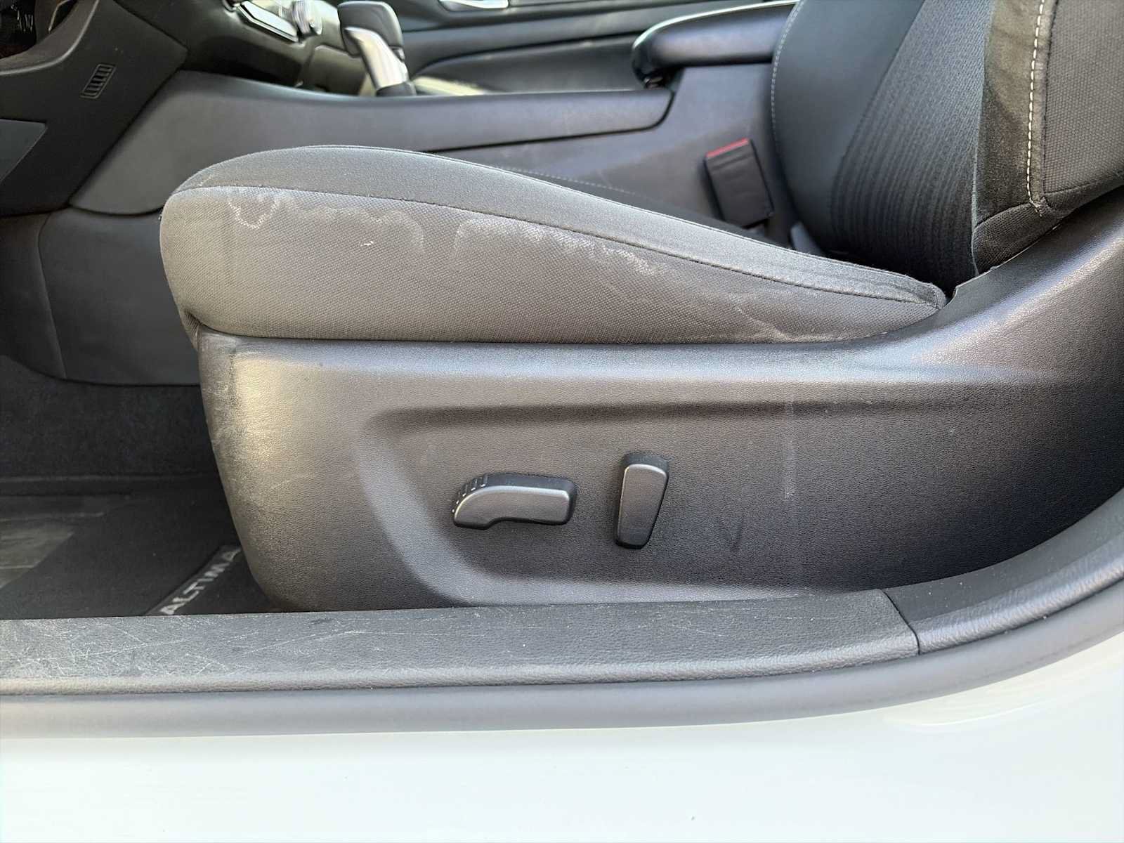 Used 2024 Nissan Altima 2.5 SV FWD image 14