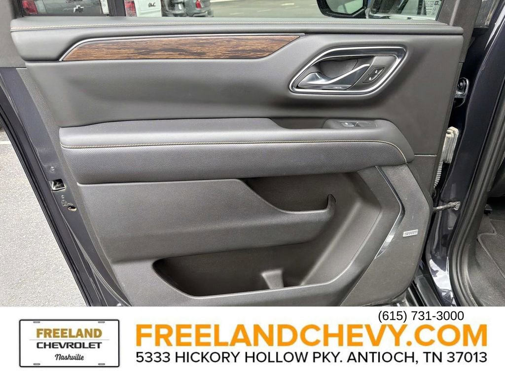 Used 2023 Chevrolet Suburban Premier image 15