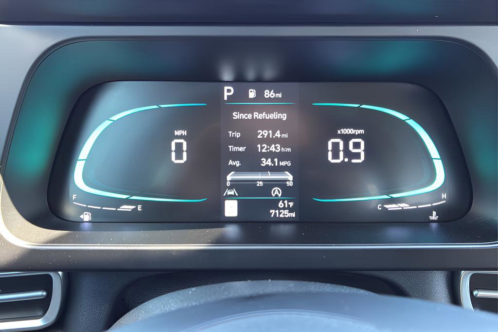 Certified 2025 Hyundai Elantra SE image 24