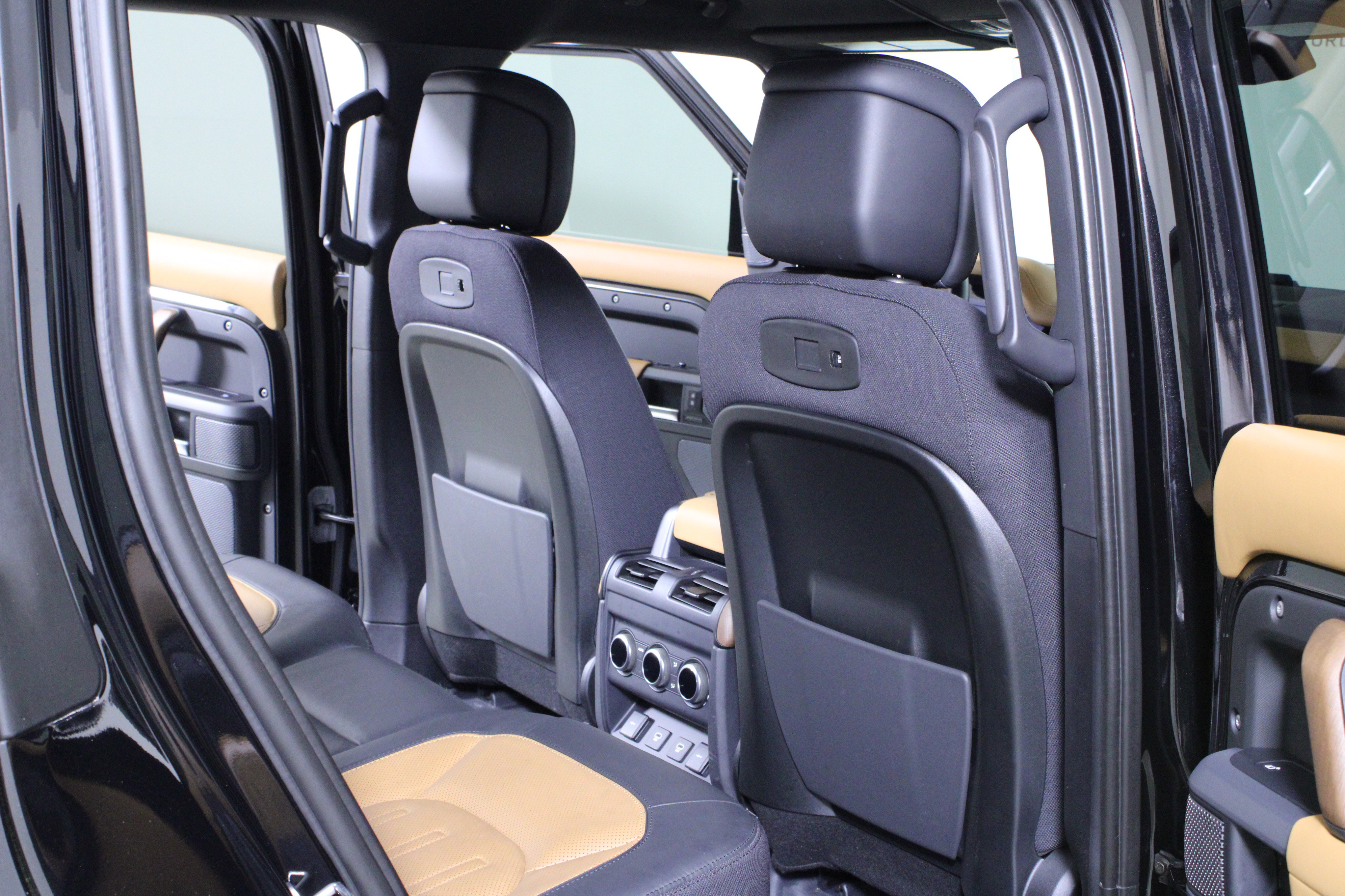 Used 2022 Land Rover Defender 110 X image 12
