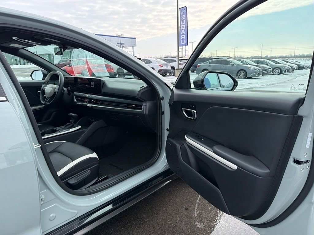 Used 2025 Kia K4 GT-Line w/ GT-Line Premium Package image 31