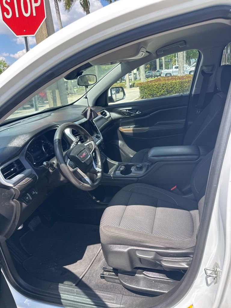 Used 2023 GMC Acadia SLE image 3