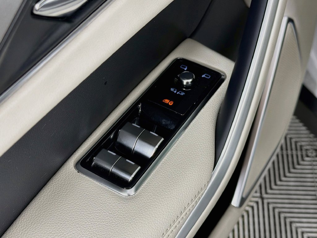 Certified 2026 Jaguar F-PACE R-Dynamic S AWD/4WD image 18