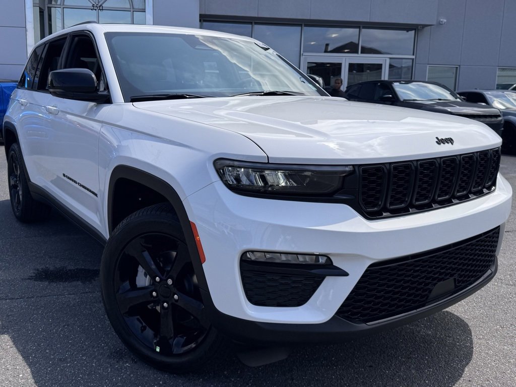 New 2025 Jeep Grand Cherokee Limited w/ Black Appearance Package