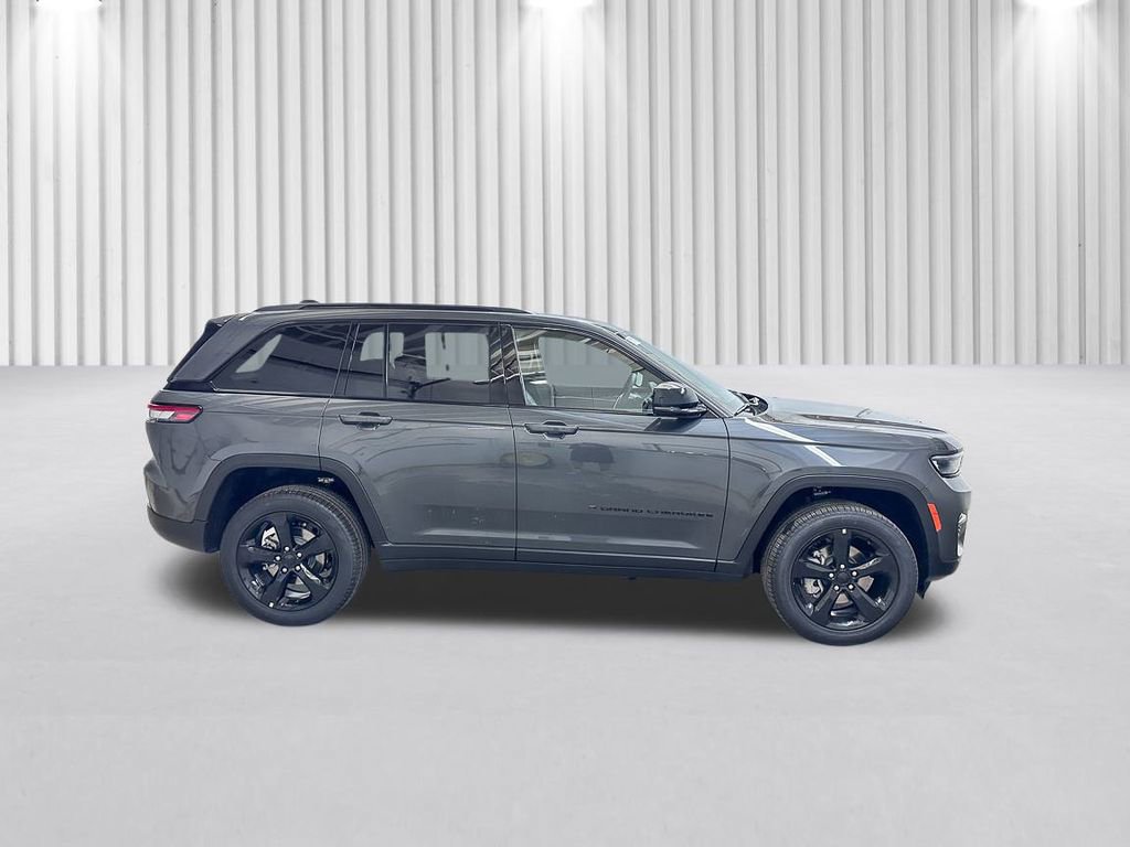 New 2025 Jeep Grand Cherokee Limited w/ Black Appearance Package image 3