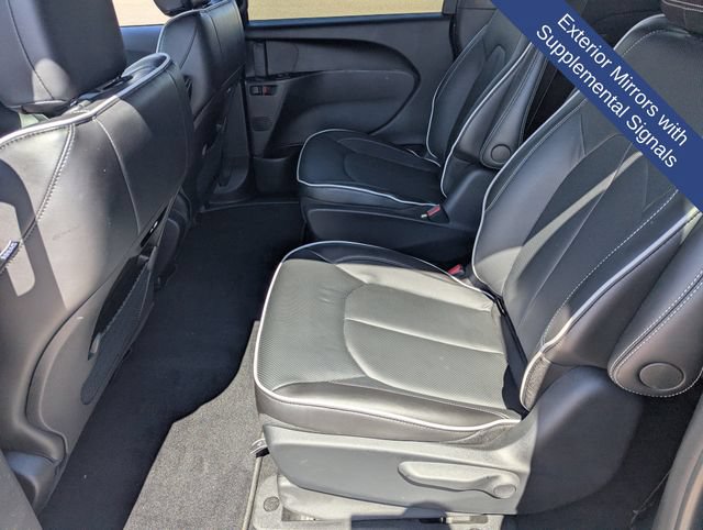 Used 2025 Chrysler Pacifica Premium FWD image 20