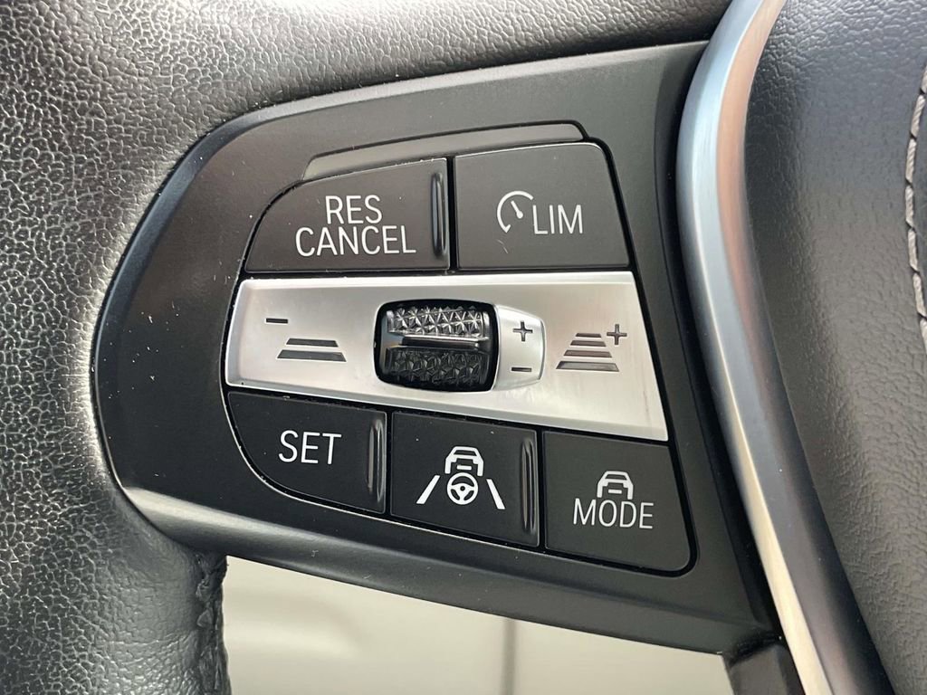 Used 2021 BMW X5 xDrive40i w/ Premium Package image 11