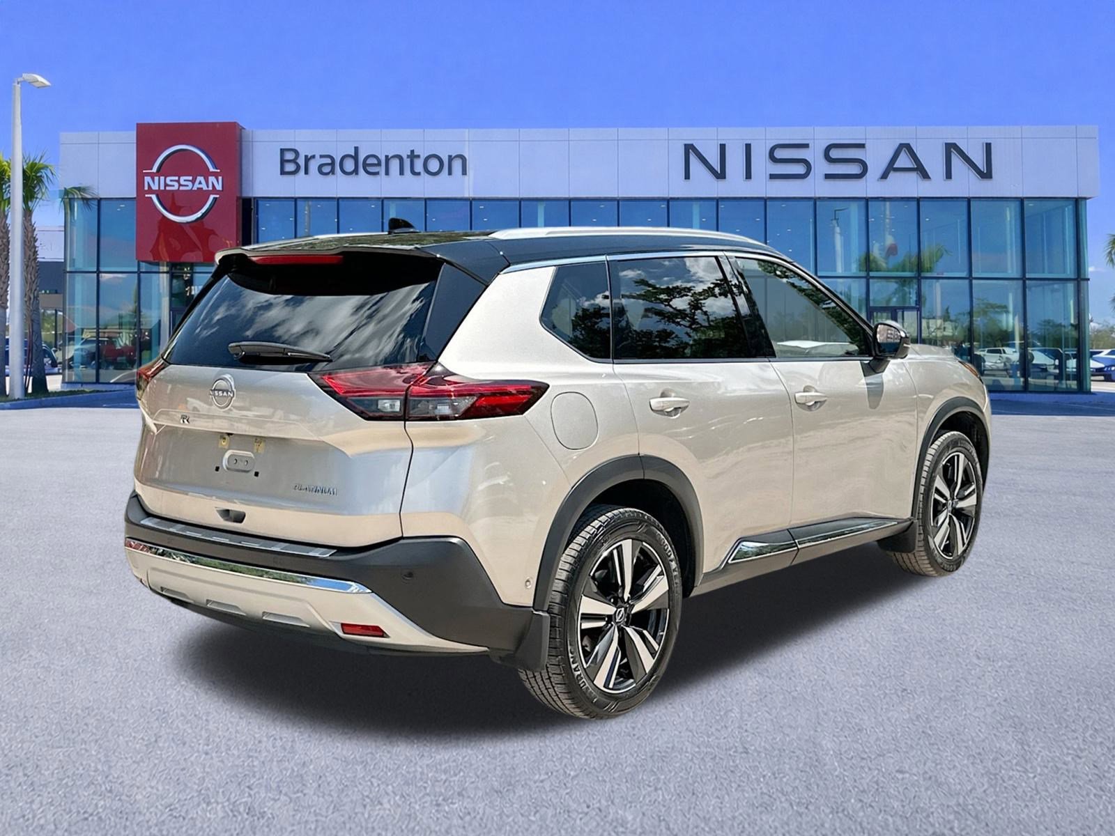 Used 2022 Nissan Rogue Platinum w/ Head-Up Display Package image 5