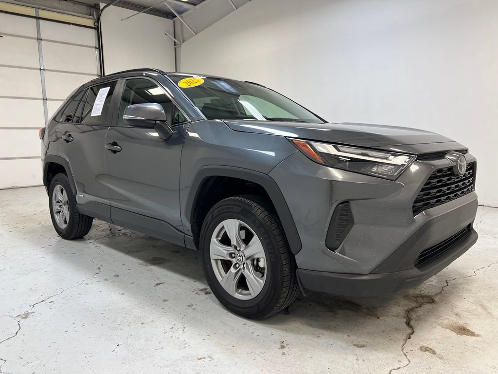 Used 2025 Toyota RAV4 LE AWD/4WD image 8