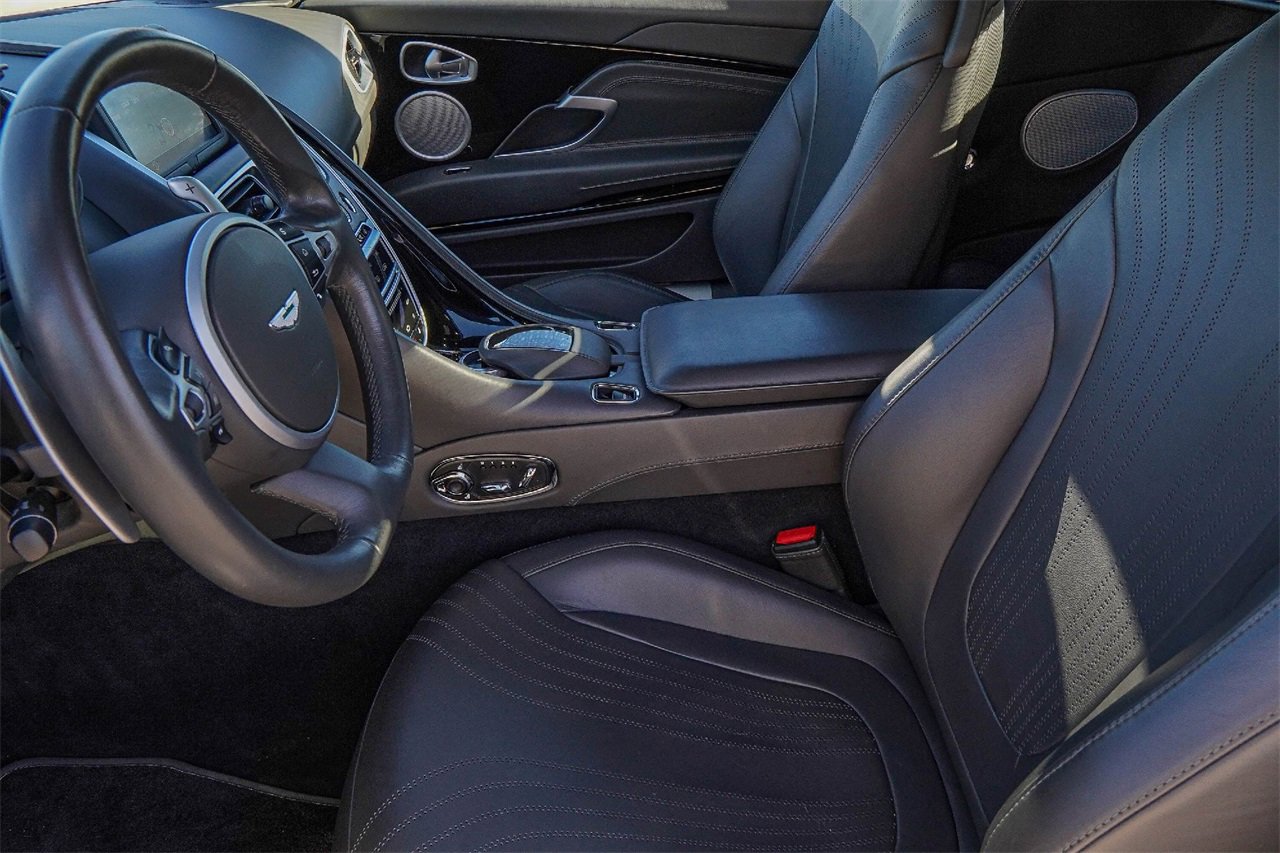 Used 2020 Aston Martin DB11 Volante image 26