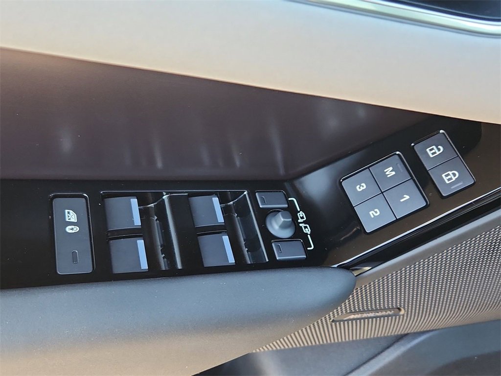 Used 2026 Land Rover Range Rover Velar Dynamic SE image 12