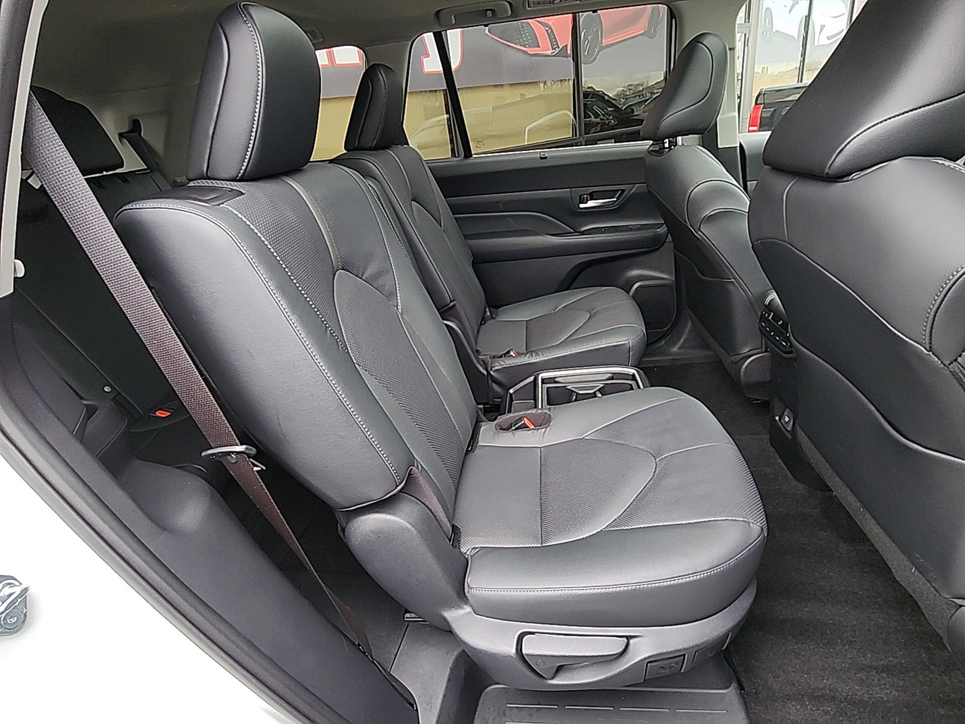 Certified 2025 Toyota Grand Highlander AWD image 33