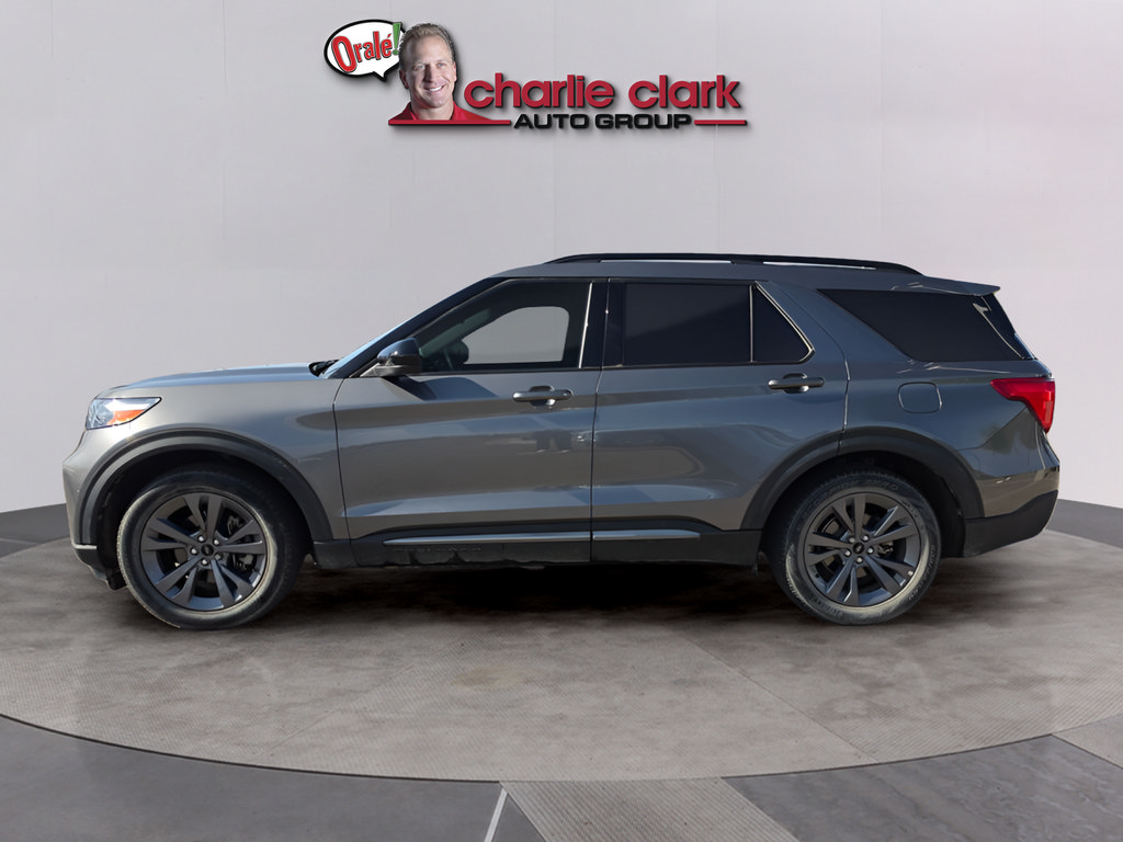 Used 2023 Ford Explorer XLT w/ Equipment Group 202A RWD image 3