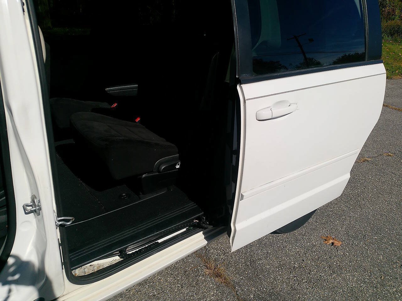 Used 2012 Dodge Grand Caravan SXT w/ Entertainment Group 1 FWD image 20