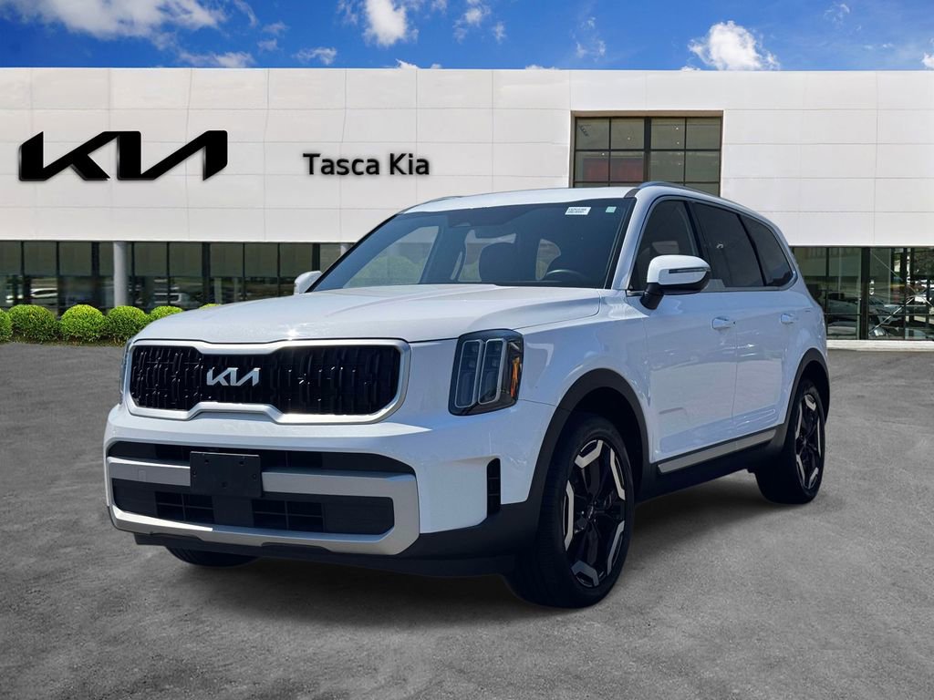 Used 2023 Kia Telluride EX w/ EX Captain's Chair Package image 3