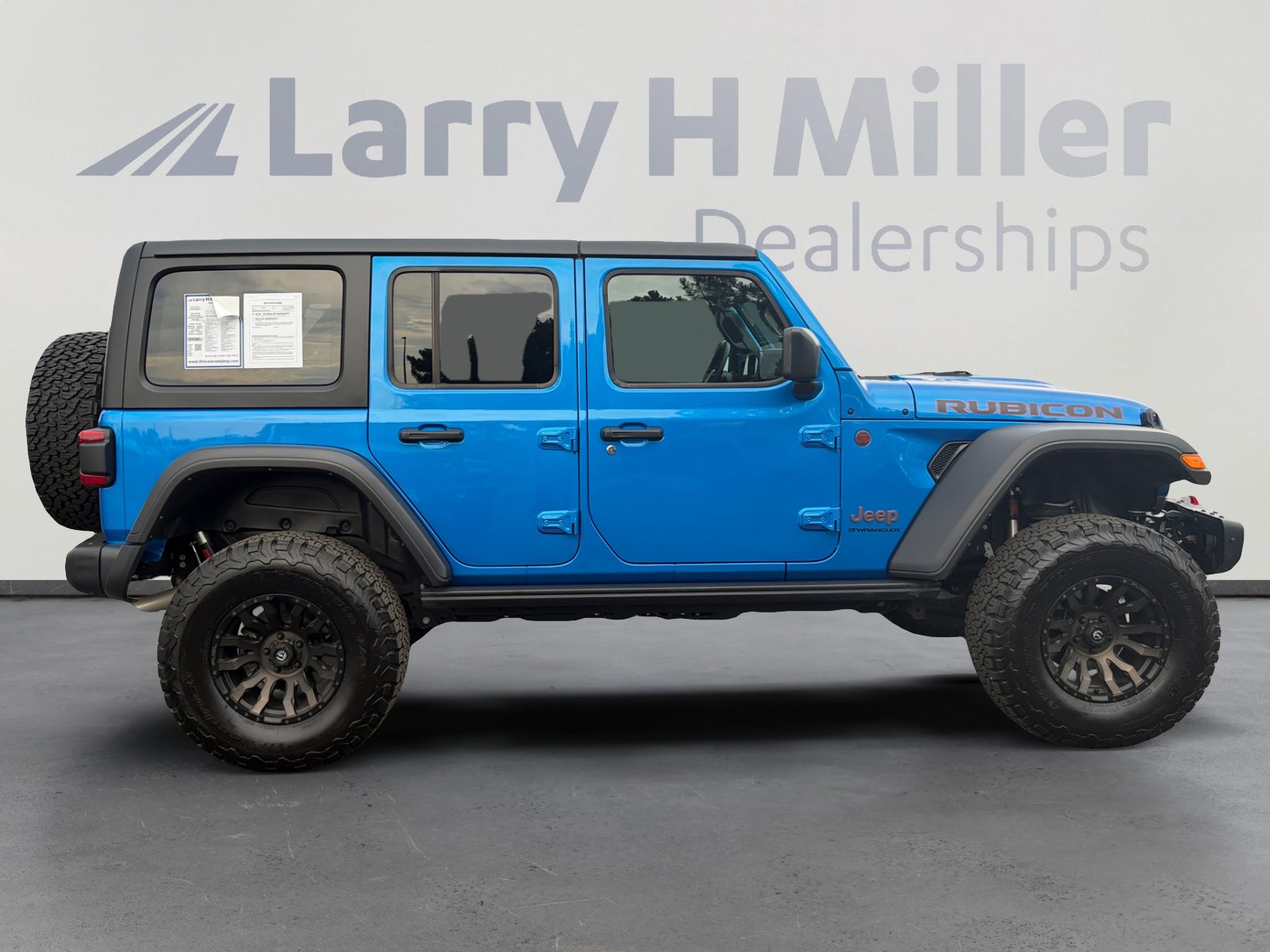 Used 2025 Jeep Wrangler Unlimited Rubicon w/ Steel Bumper Group AWD/4WD image 6