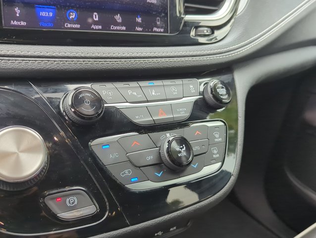 Used 2019 Chrysler Pacifica Limited w/ Advanced Safetytec Group FWD image 24