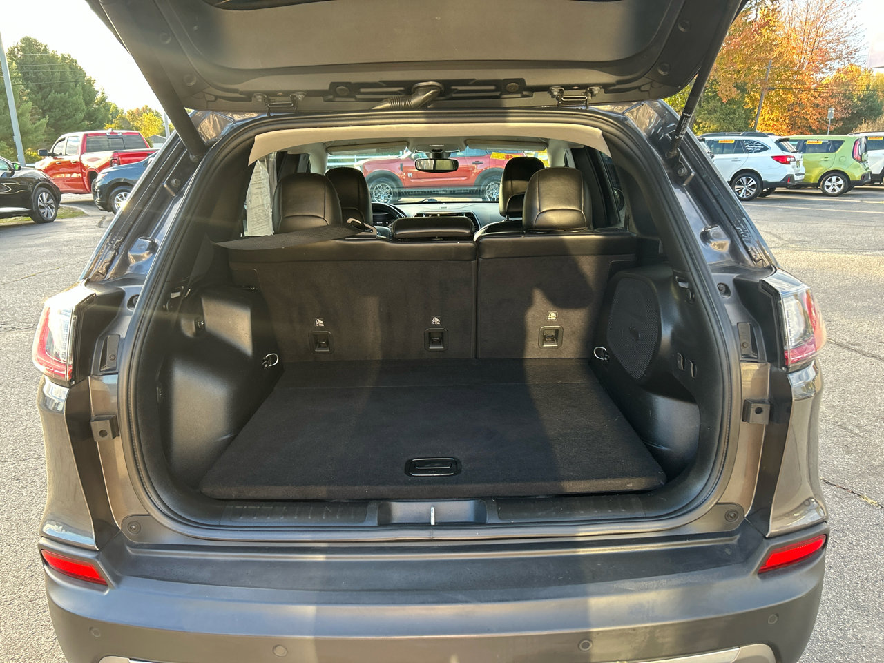 Used 2019 Jeep Cherokee Limited image 22
