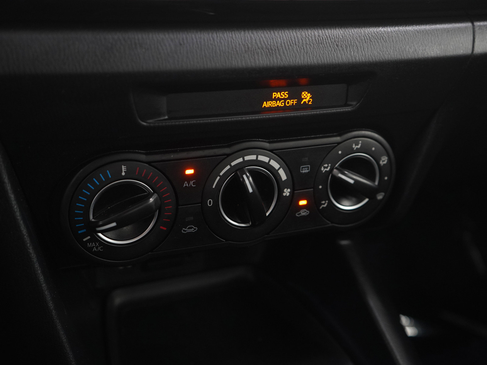 Used 2015 MAZDA MAZDA3 i Touring FWD image 21